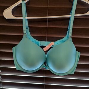 Victoria Secret 36D T-shirt bra